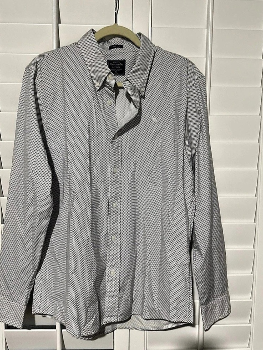 Abercrombie & Fitch Super Slim Stretch Geometric Button Down in White & Blue XL